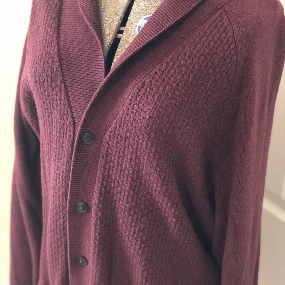 Men’s Maroon Gap Cardigan Large
